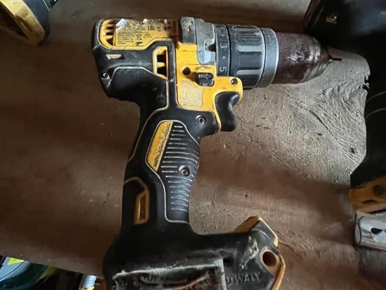 Billede 5 - 6 Stk. Værktøj DEWALT + 4 Batterier, 2 Oplader + Transportks.