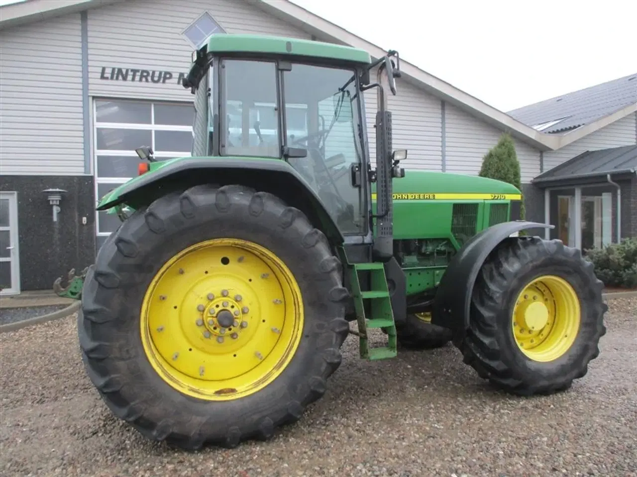 Billede 15 - John Deere 7710 8.1L motor, store hjul og frontlift. En ejeres velholdt gård traktor.