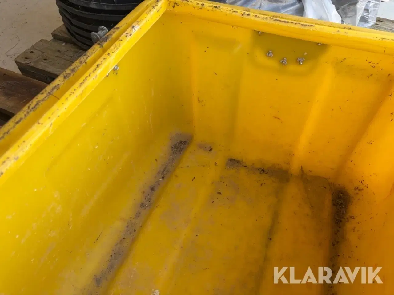 Billede 12 - Blandet lot 14 murebaljer, sprøjte, opklodsning til jernarmering og kasse