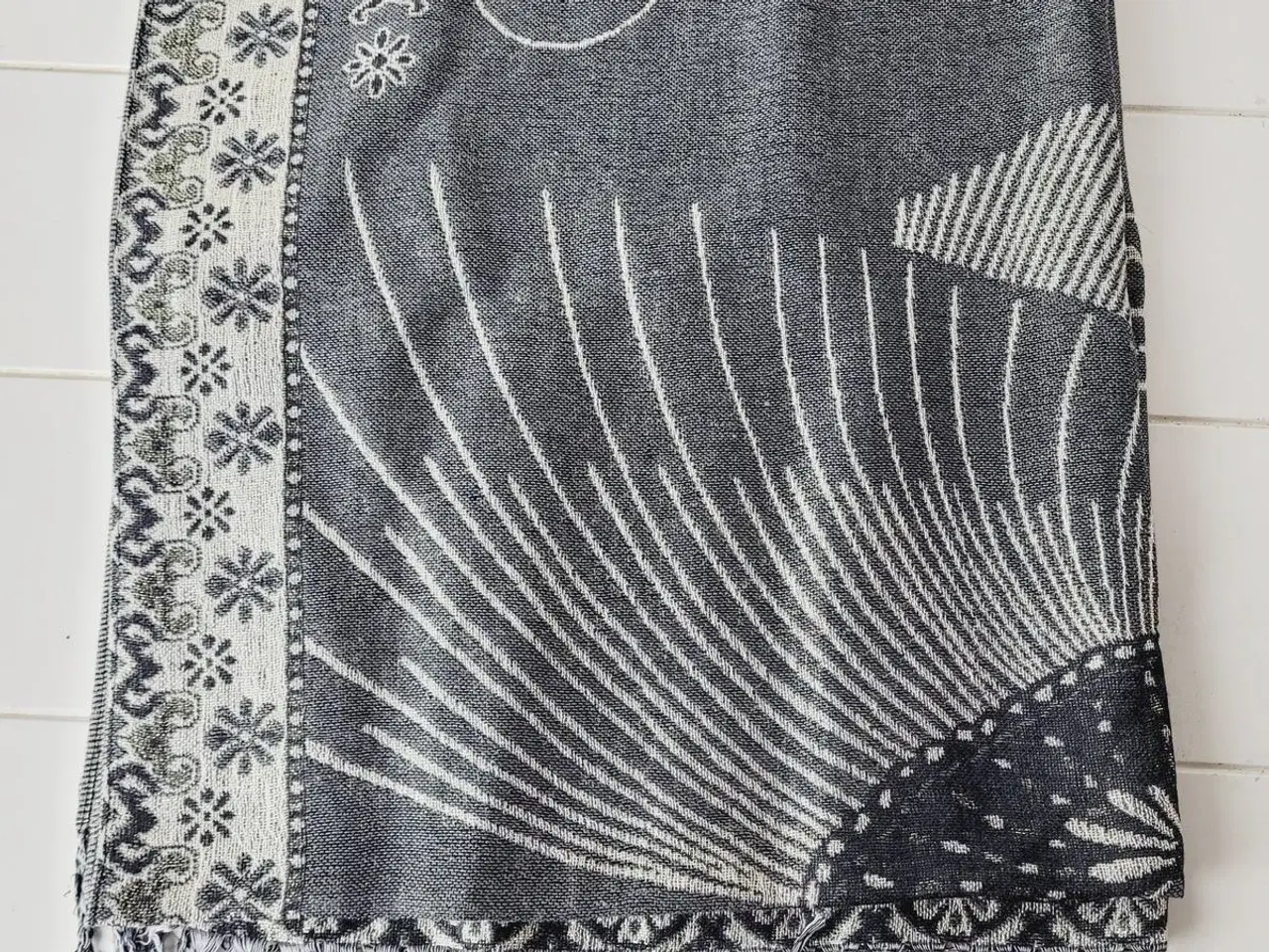 Billede 2 - ⭐️- Elegant og Blødt Pashmina Tørklæde - UBRUGT