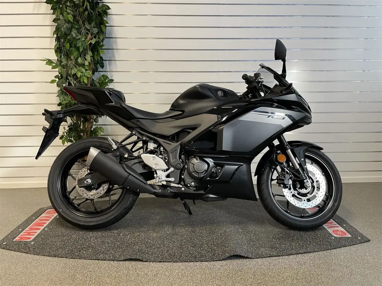 Billede 1 - Yamaha YZF-R3 Midnigt Black
