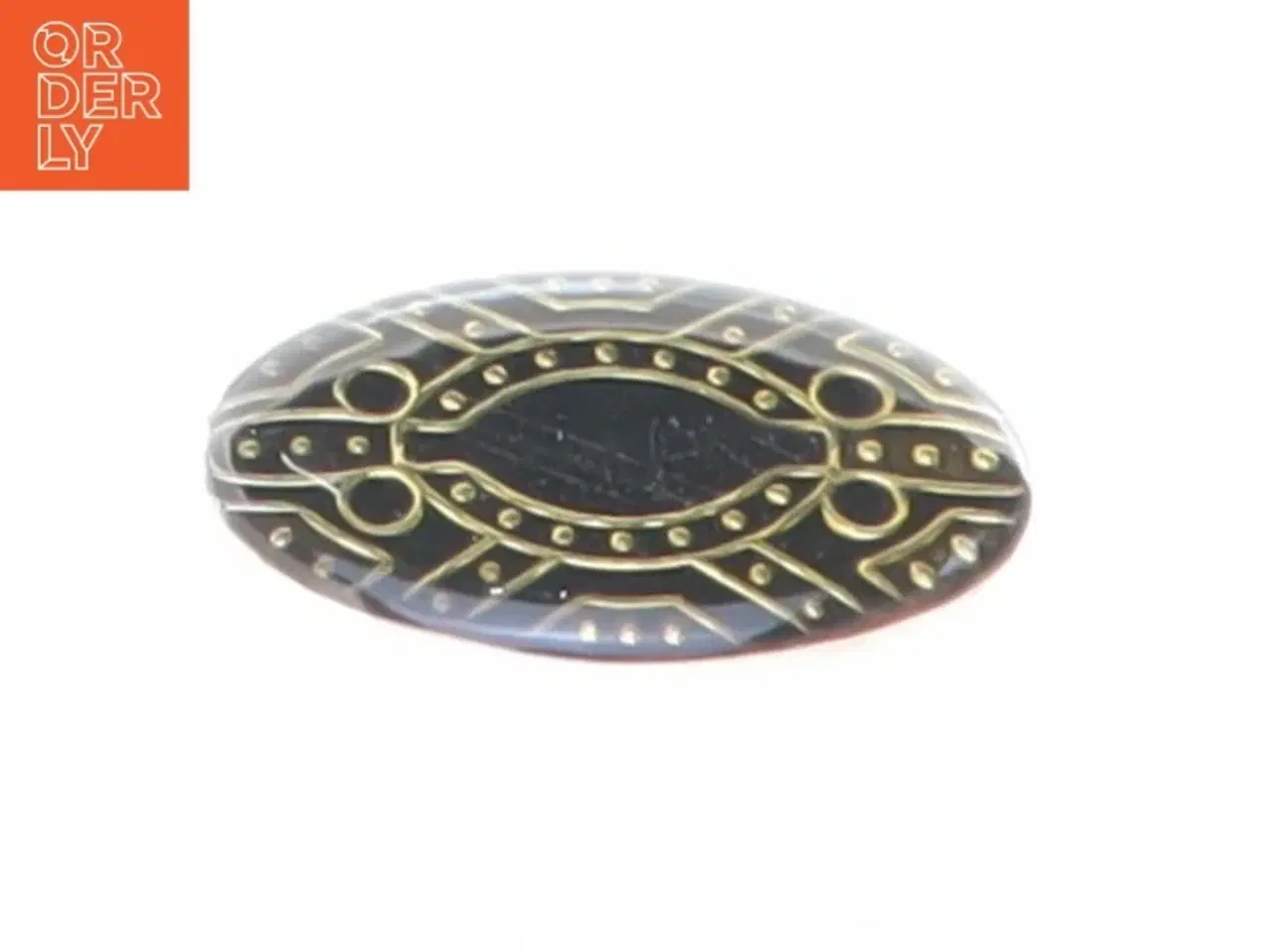 Billede 1 - Sølvfarvet broche med dekorative detaljer (str. 3 x 2 cm)