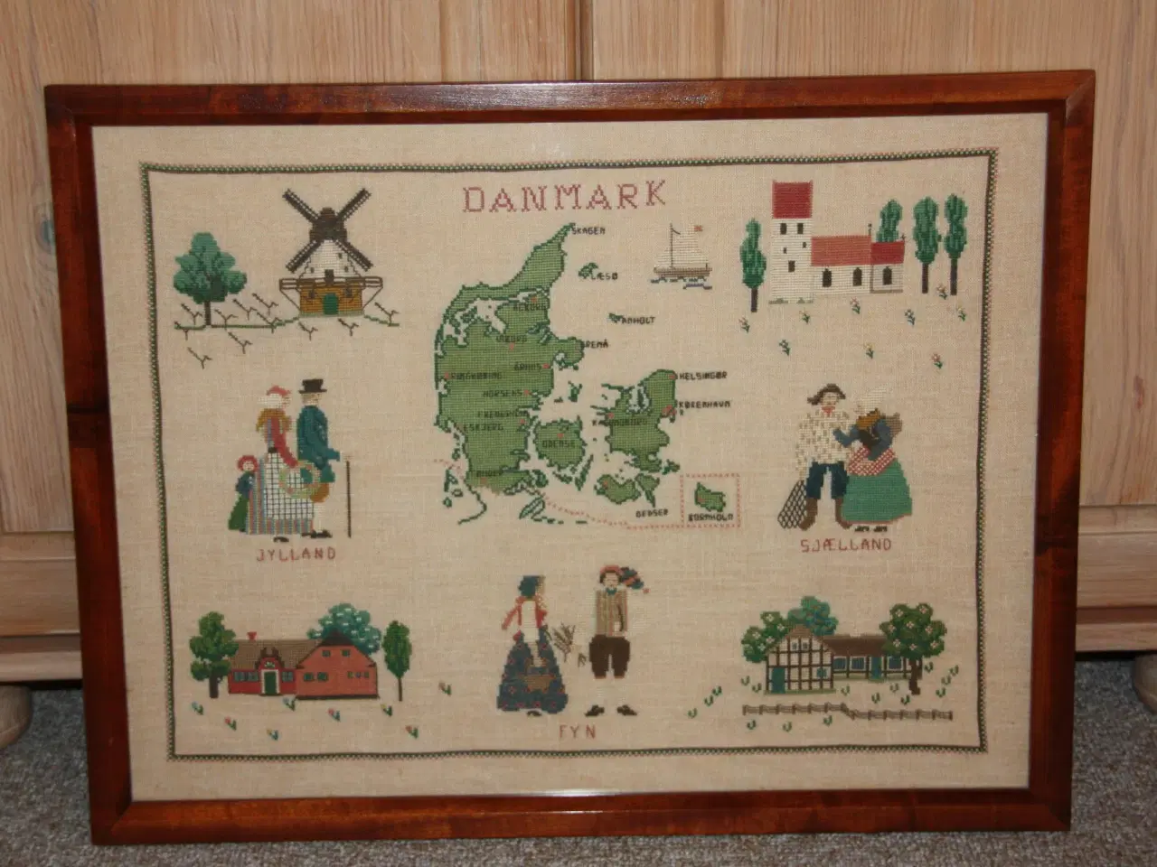 Billede 1 - Broderet Danmarkskort 