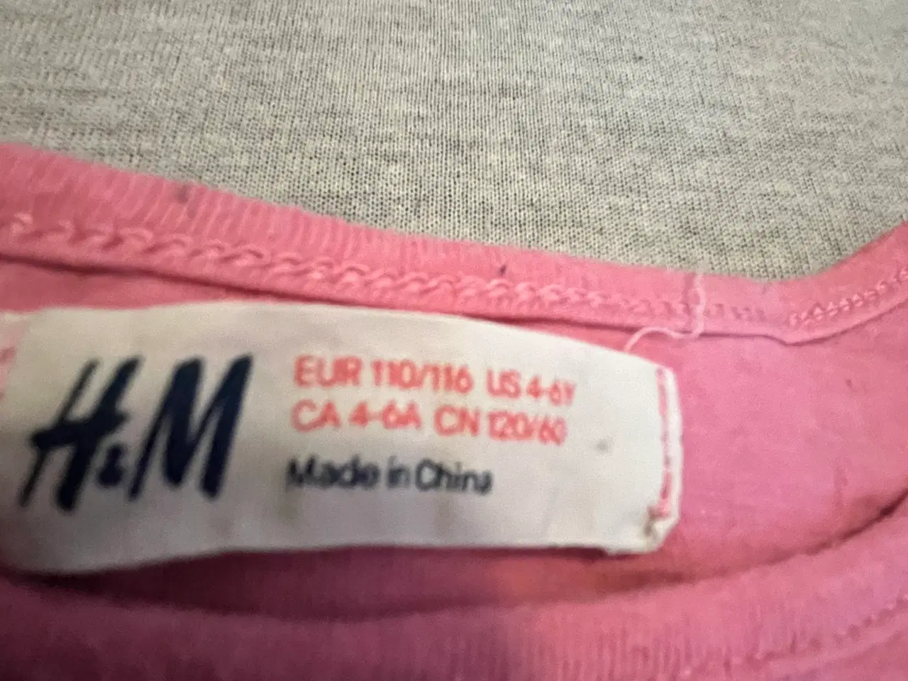 Billede 4 - Bluse fra H&M.