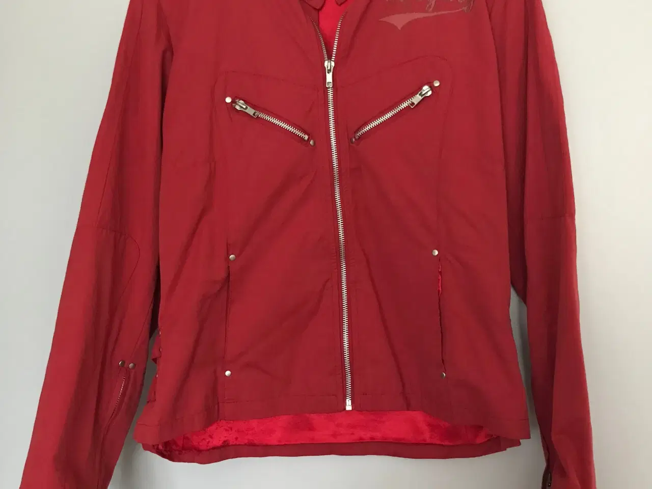 Billede 1 - Rød jakke