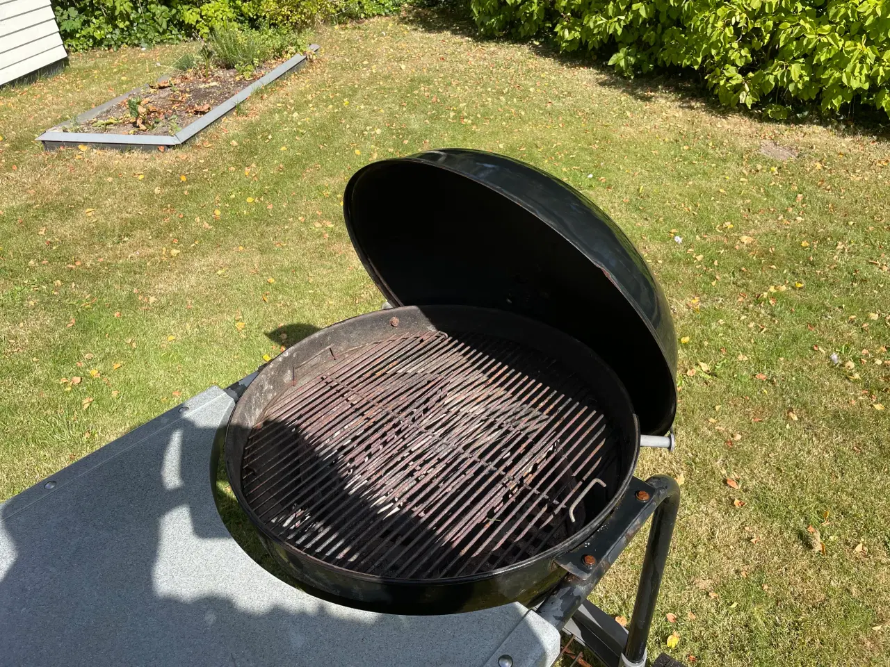 Billede 3 - Weber kuglegrill med bord 