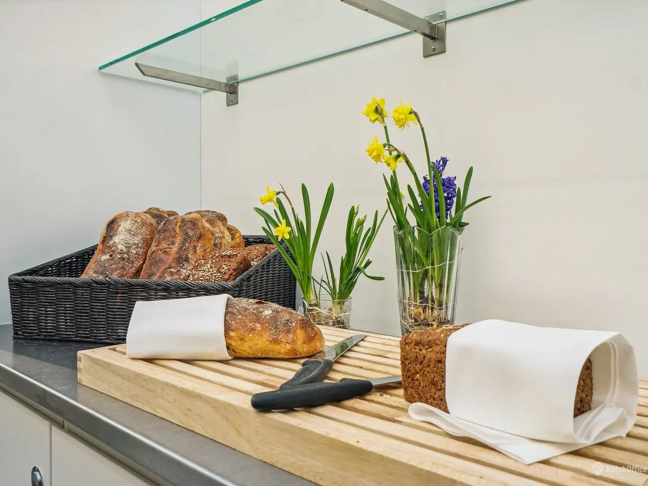 Billede 14 - Lyse og rummelige lokaler med udsigt til vandet