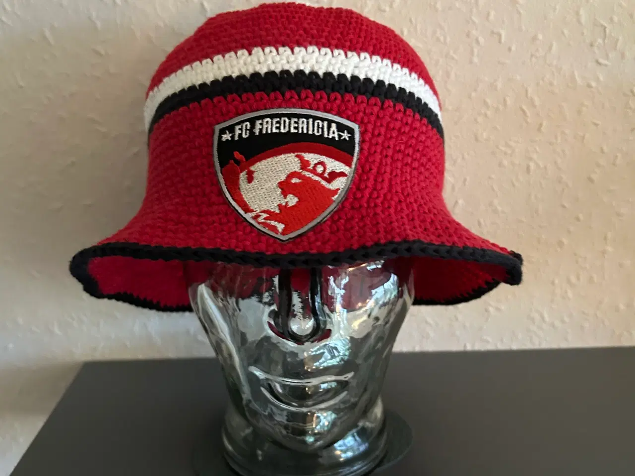 Billede 8 - Hæklede fodbold bøllehatte