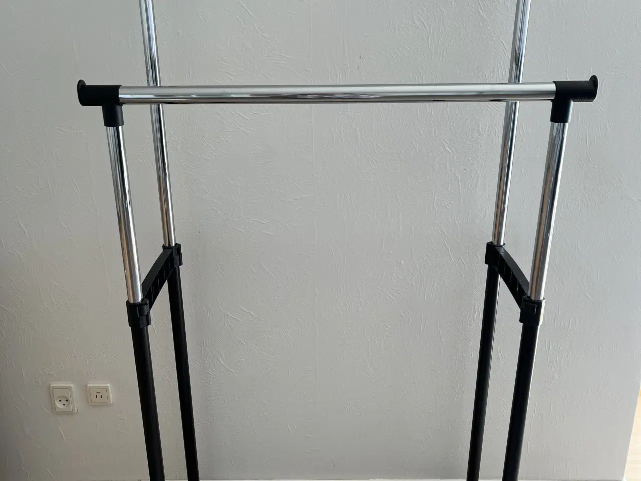 Billede 1 - Dobbelt tøjstativ - næsten som nyt