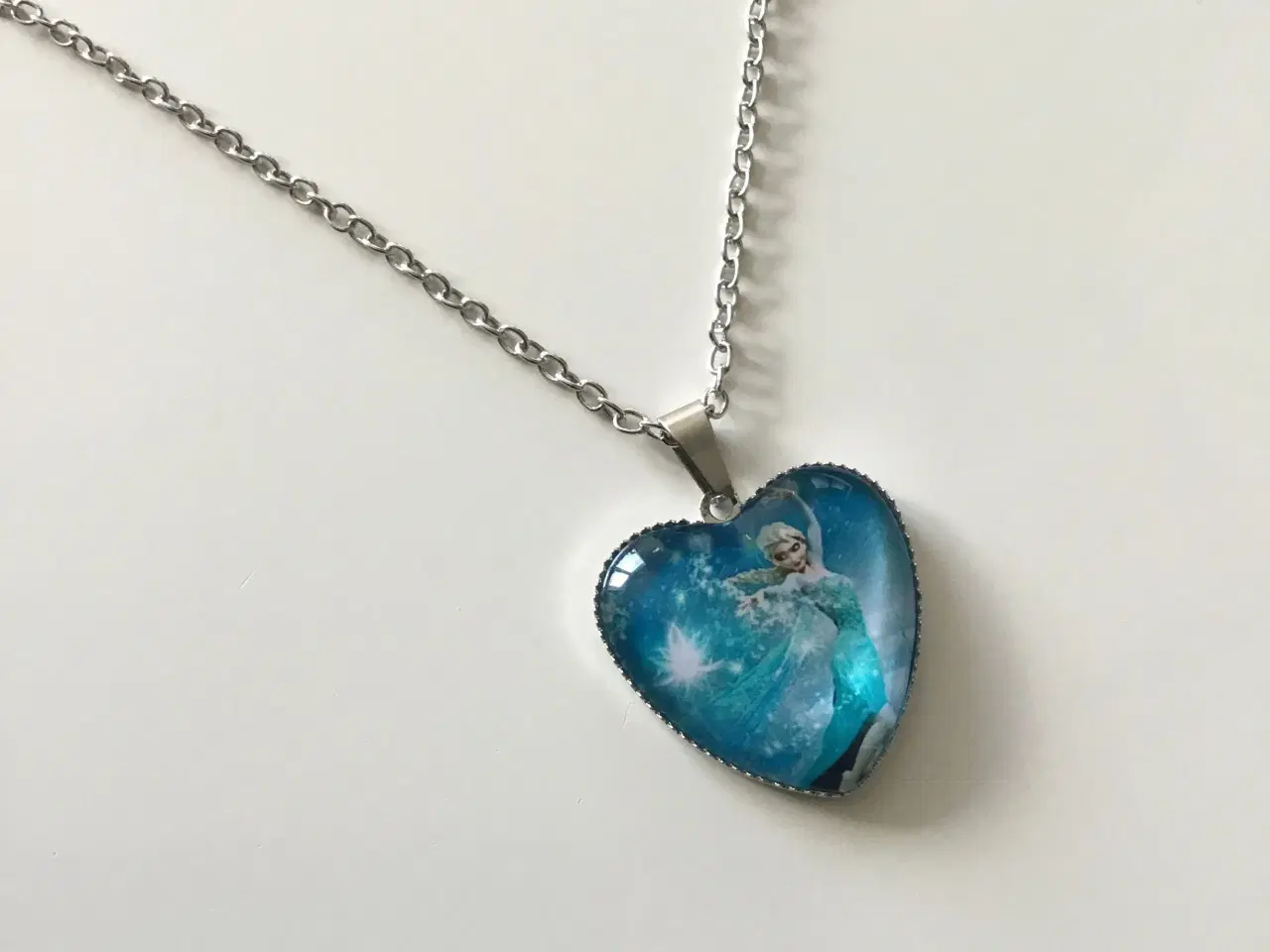 Billede 5 - Frost halskæde med hjerte vedhæng med Elsa Frost