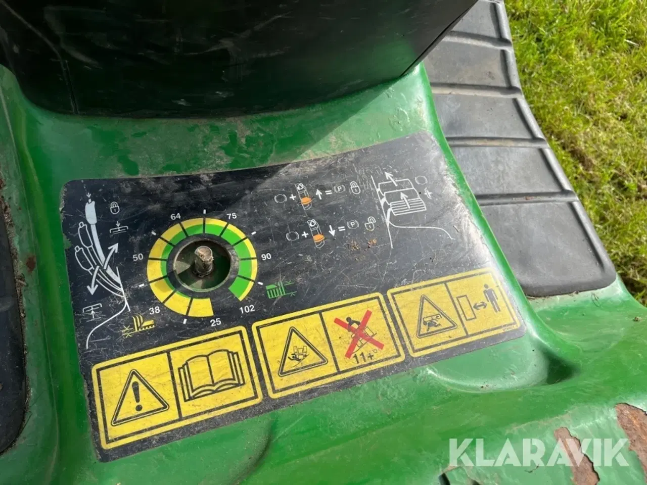 Billede 12 - Græsslåmaskine John Deere LT133