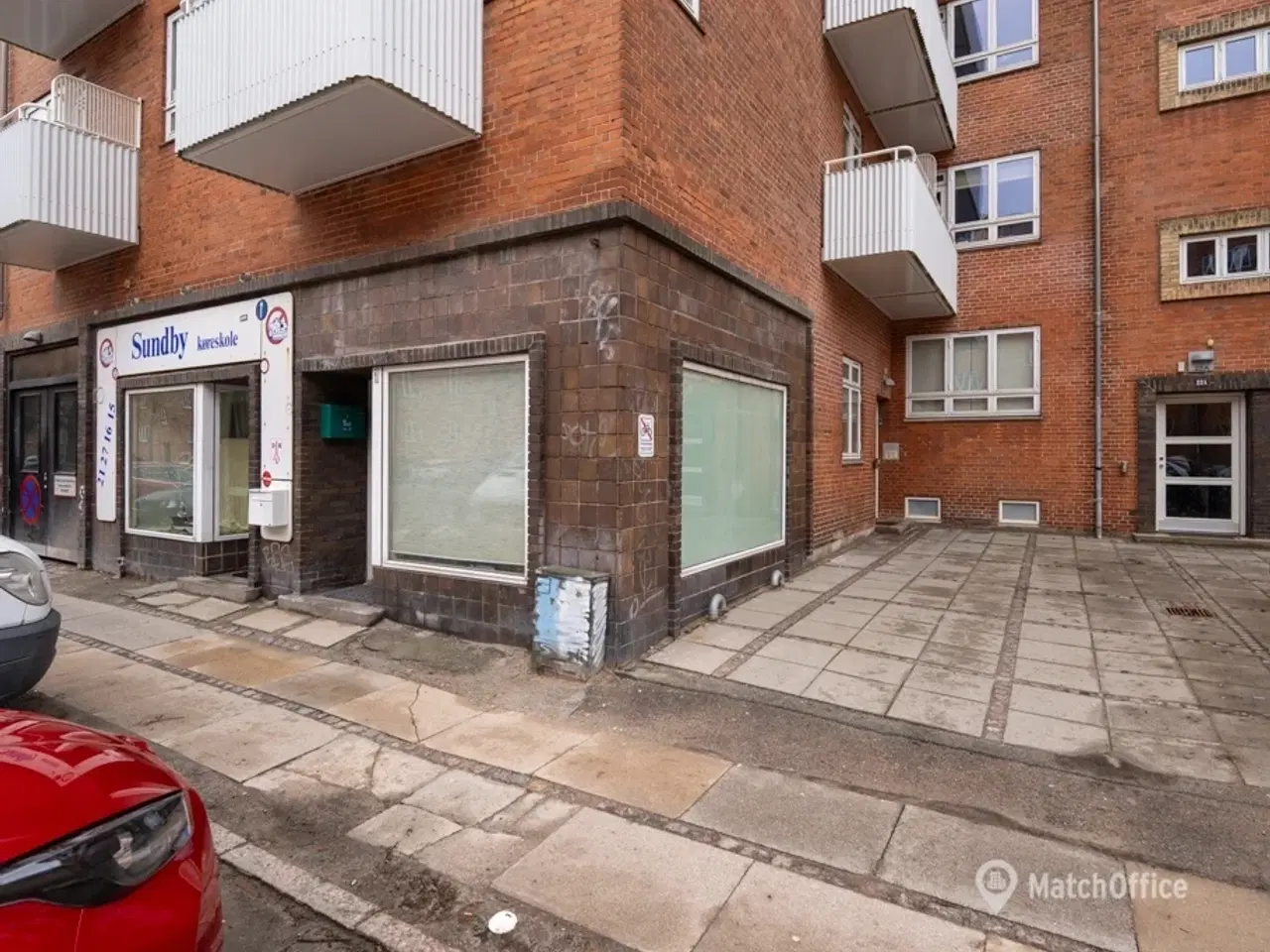 Billede 2 - SÆLGES: Erhvervsandel med hjørneplacering og rummeligt bad – Amager