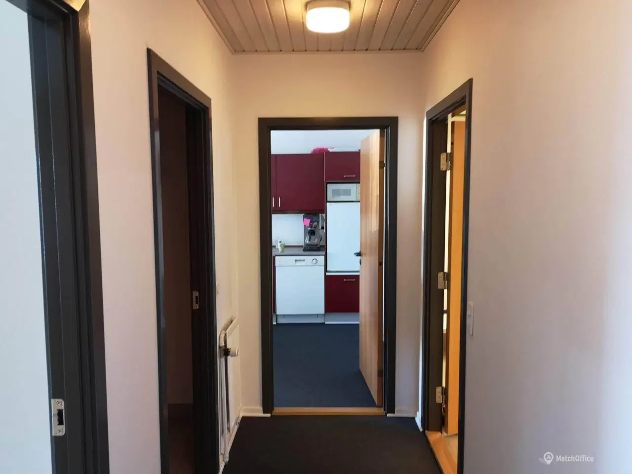 Billede 5 - Kontor med stor synlighed fra indfaldsvej - mulighed for ekstra lager