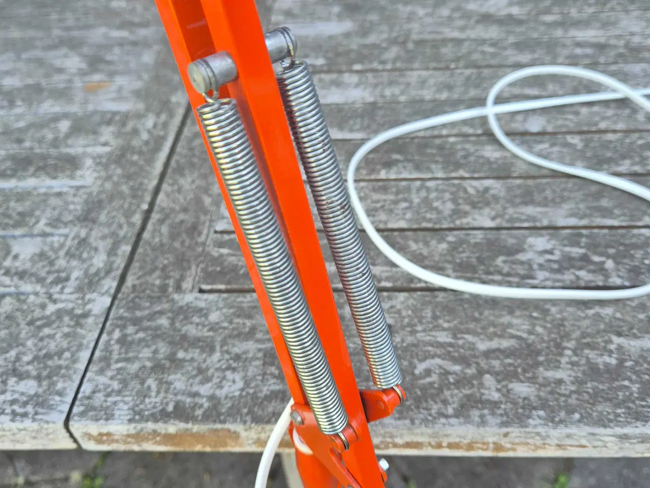 Billede 10 - Flot orangerød arkitektlampe i dansk design 
