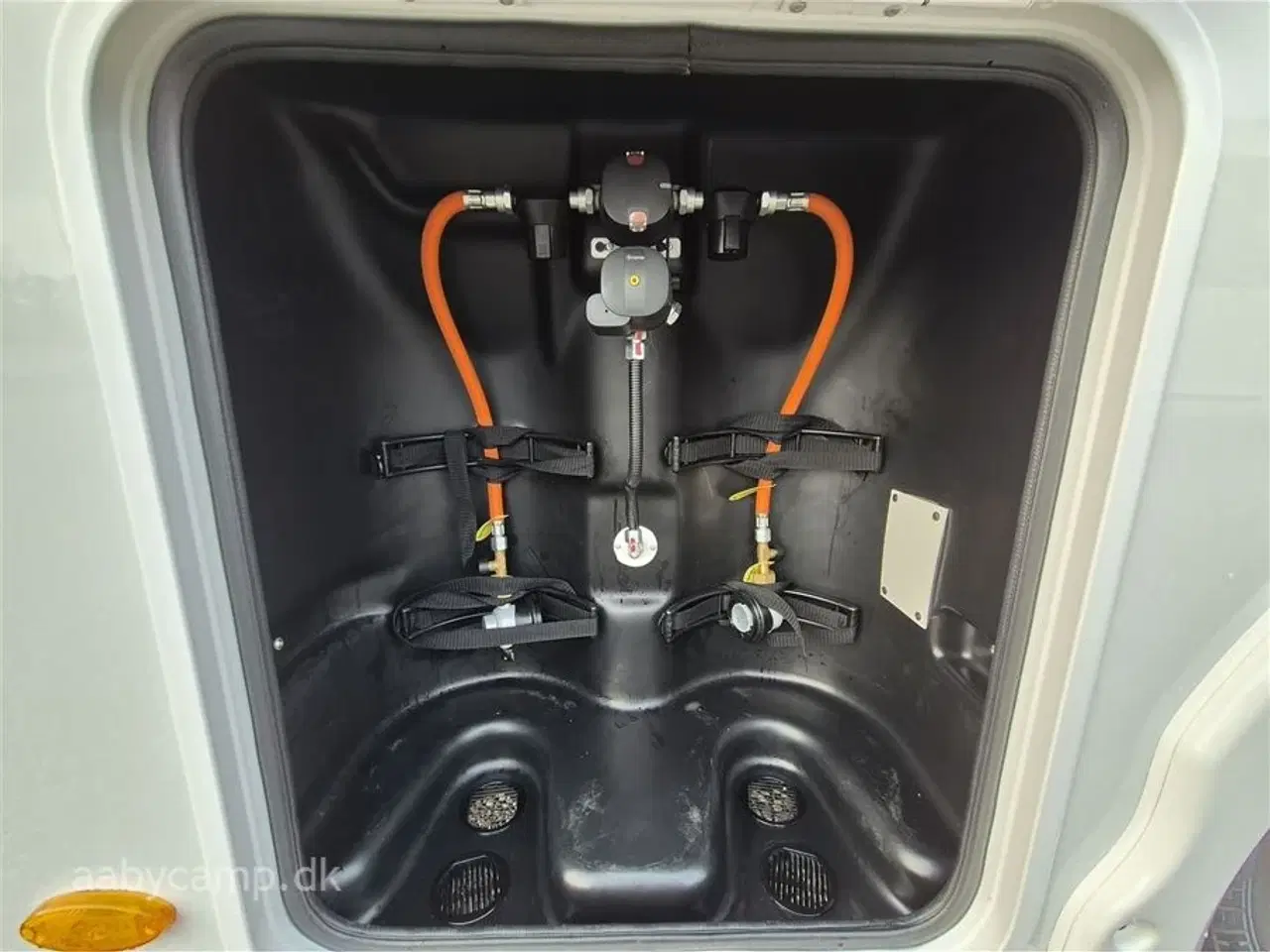 Billede 26 - 2024 - Autostar Prestige I 790 LC   Automatgear. Markise. 200 Ah lithium batteri. 2000w inverter. udvendig gasudtag. A/C. 2x Tv. hæve/sænke cykelstativ på El. Hydrauliske støtteben. Undervognsbehandlet.