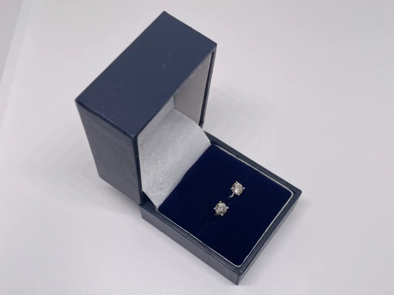 Billede 3 - Diamant ørestikker 0.94ct i 14kt hvid guld