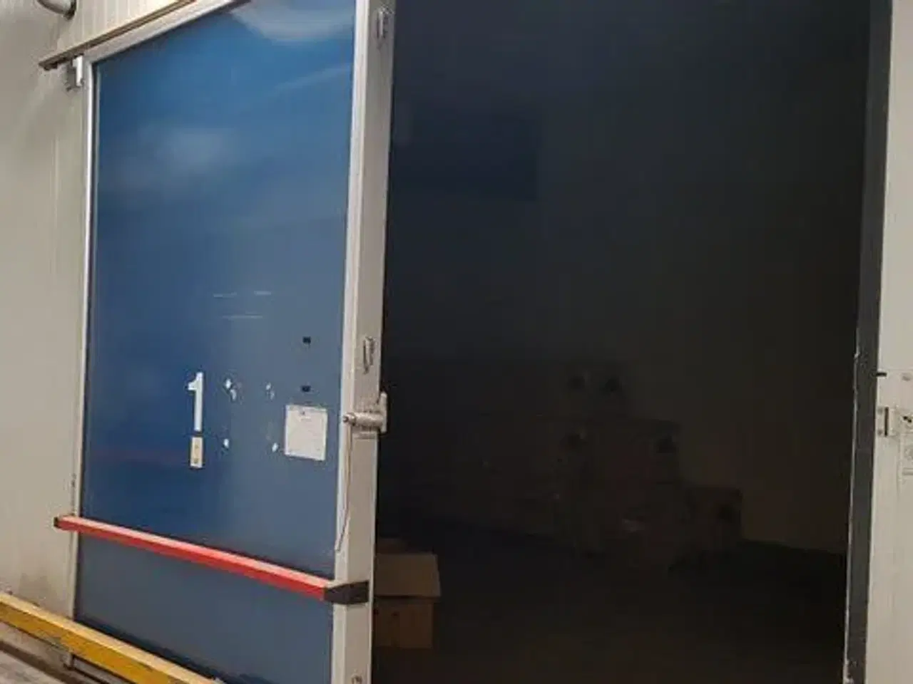 Billede 1 - Store lette alu porte til køle/lagerrum
