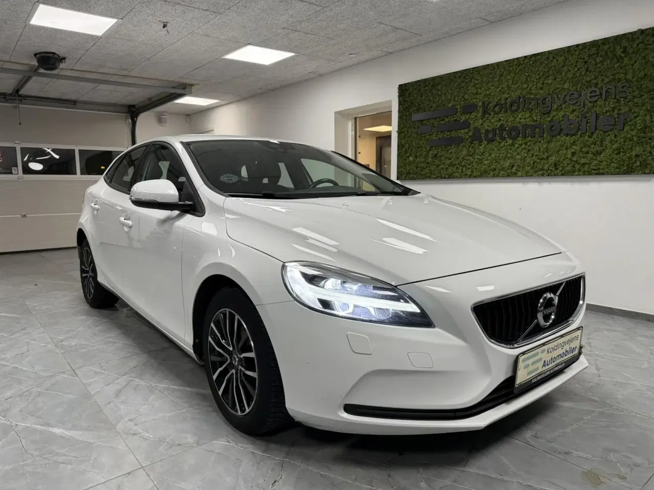 Billede 1 - Volvo V40 2,0 D2 Momentum 120HK 5d 6g
