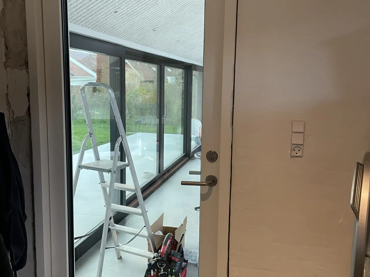 Billede 2 - Hoveddør i pæn stand