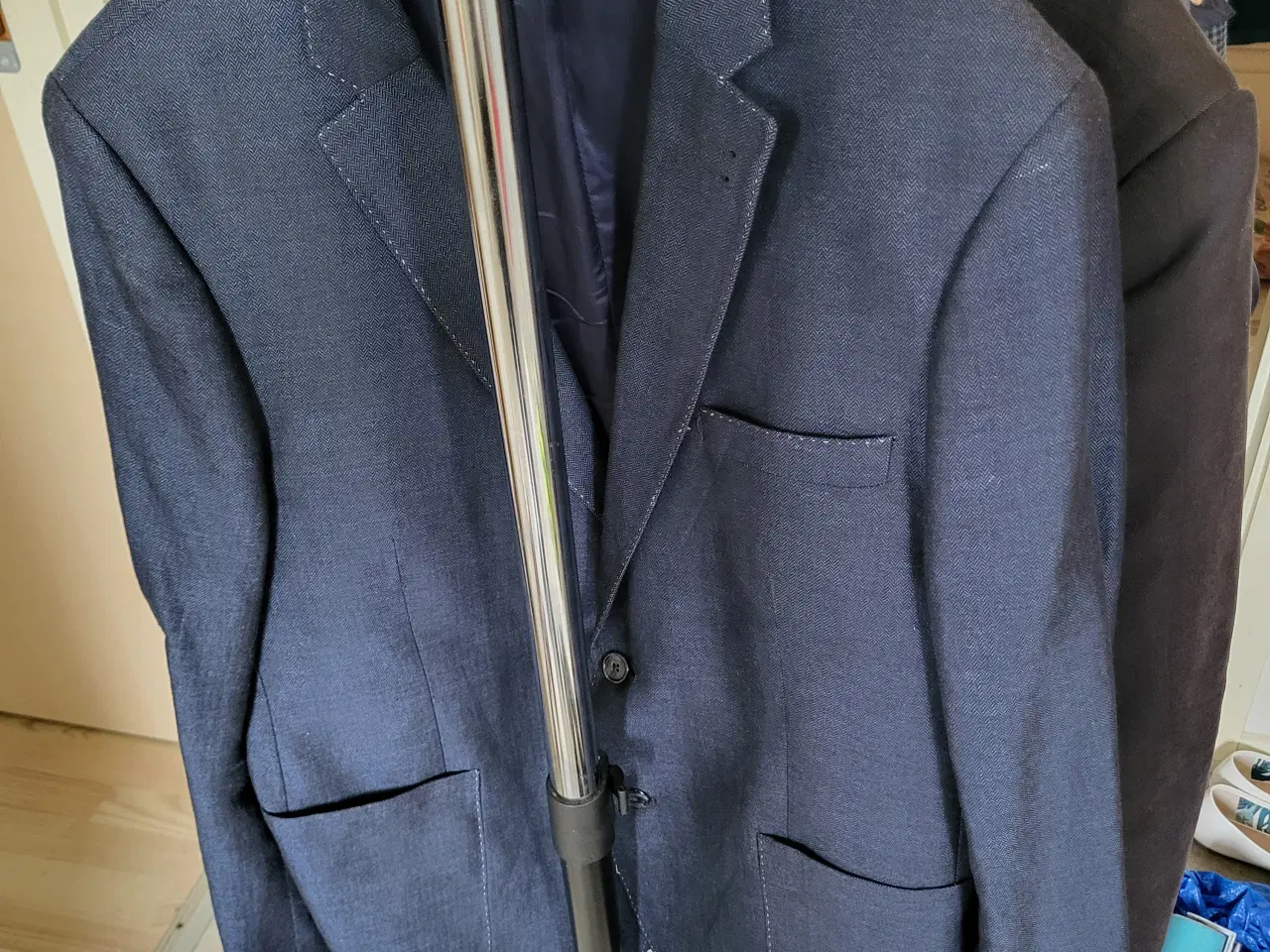 Billede 11 - Stående tøjholde med 15 blazer 2 smokingjakker 