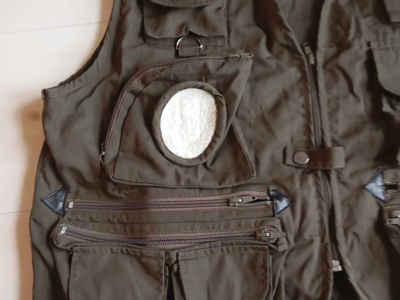 Billede 3 - Fiskevest Normark. Med mange lommer. 