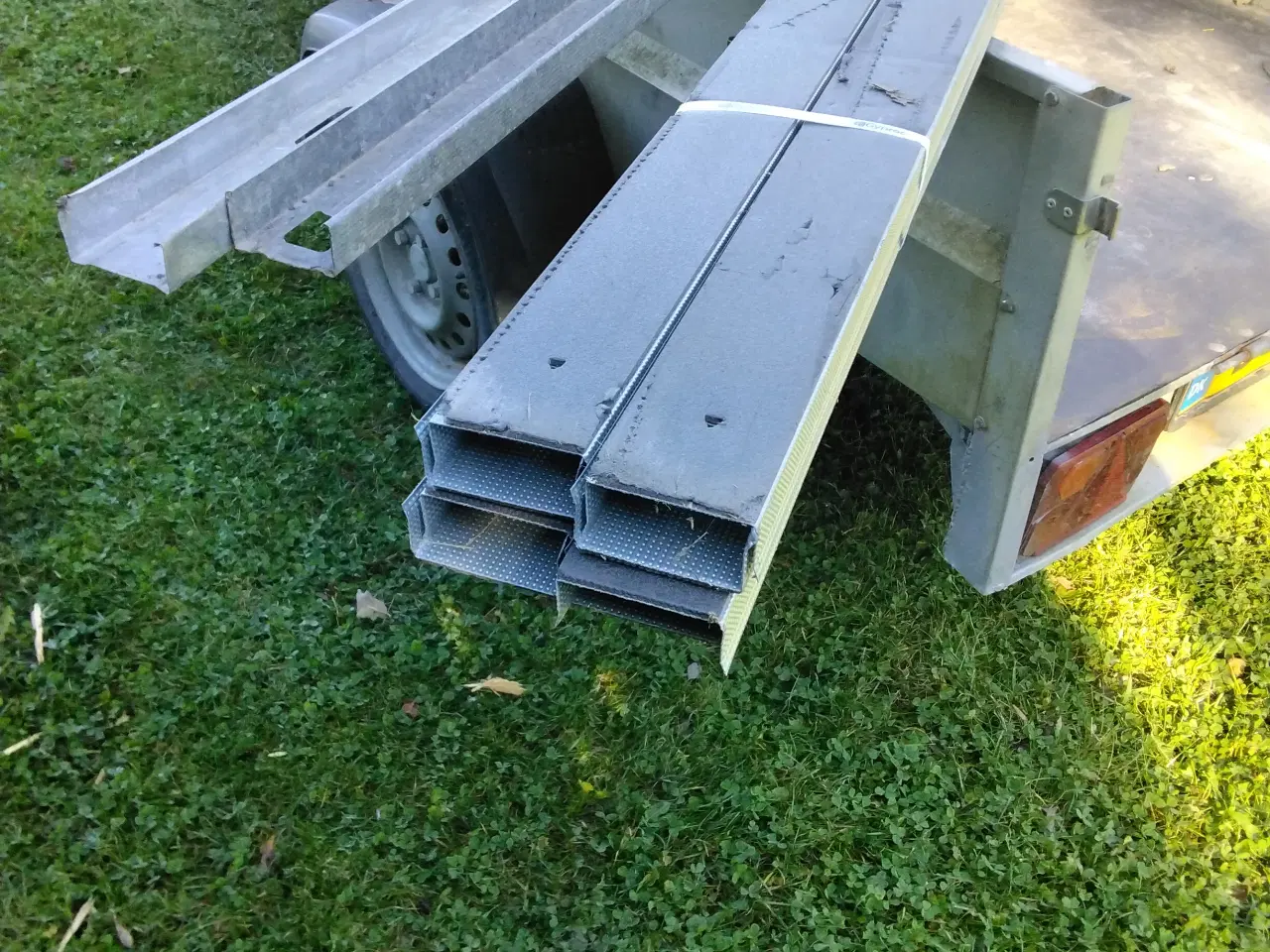 Billede 2 - Stålregler 70 mm, top og bundskinner, nye + 3 regl