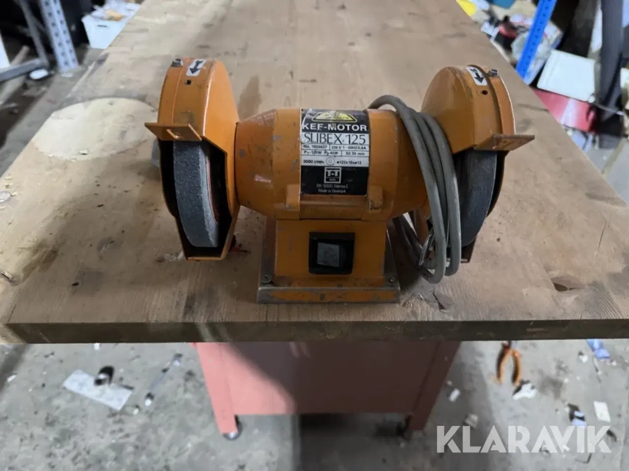 Billede 6 - Arbejdsbord med bænksliber og skruestik