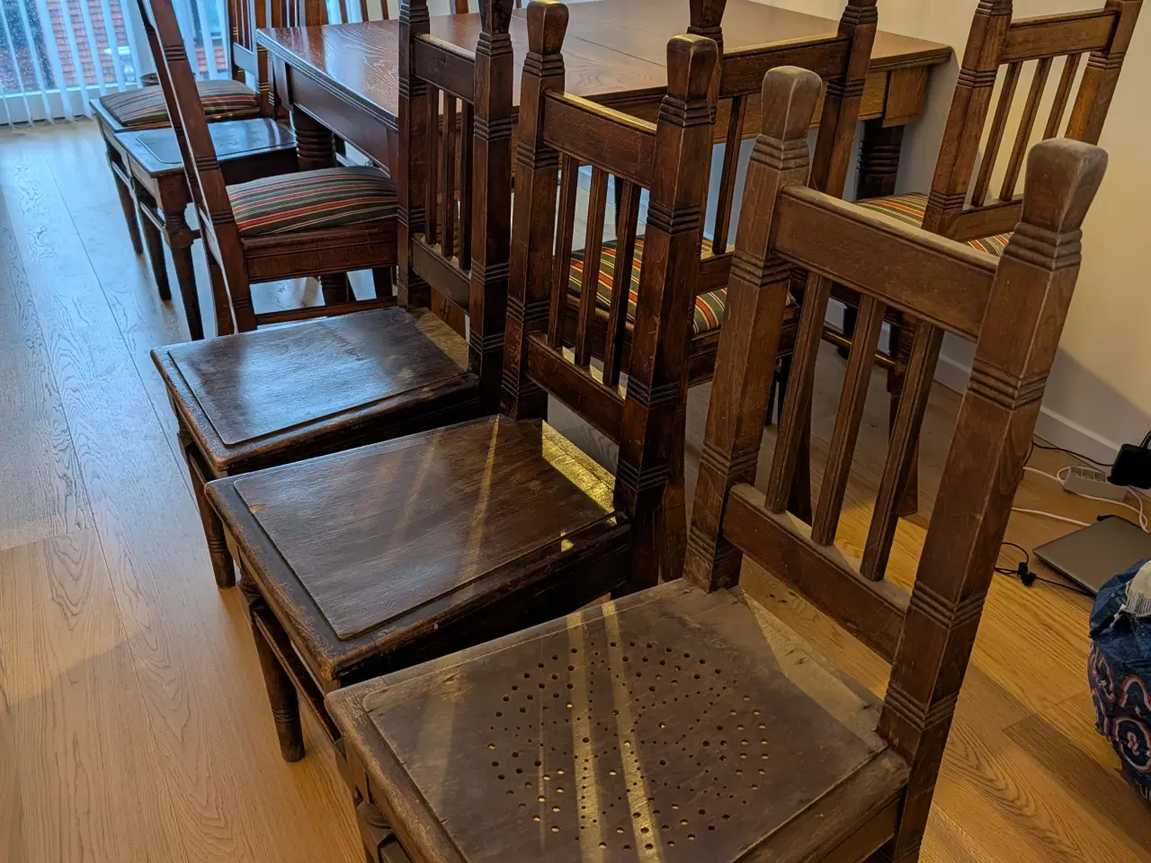 Billede 15 - Antikt spisebord med stole i egetræ