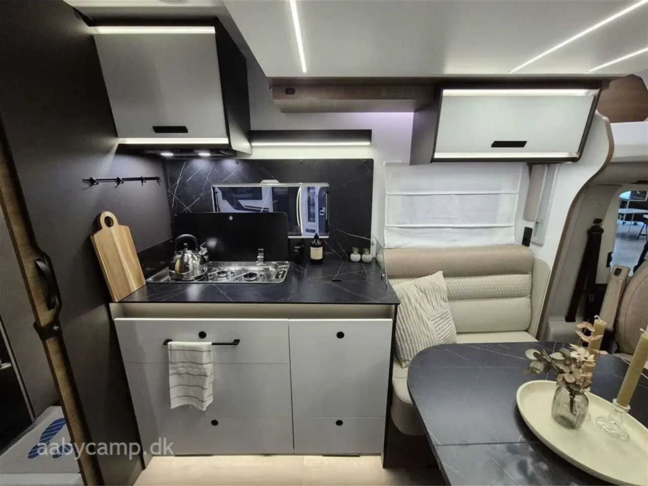 Billede 14 - 2026 - Benimar Mileo 268   Nk pakke. 8 Trins Automatgear. 140 Hk.  200W Solceller. Truma Combi Diesel. Kompressor Køleskab 150L. Emhætte.