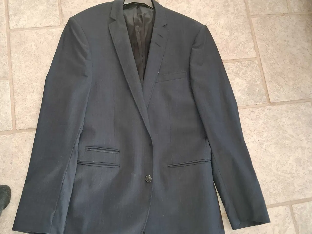 Billede 1 - Konfirmation jakke sælges 