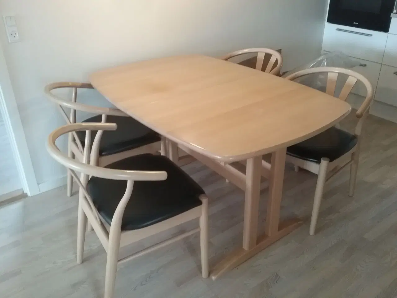 Billede 4 - Spisebord med 6 stole