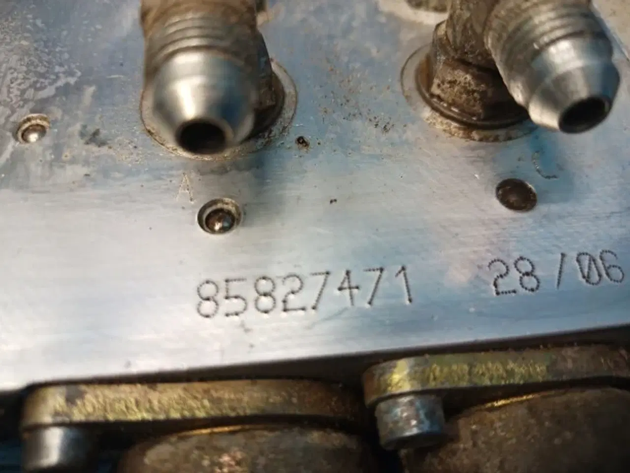 Billede 7 - New Holland LB115B Ventilblok 85827471