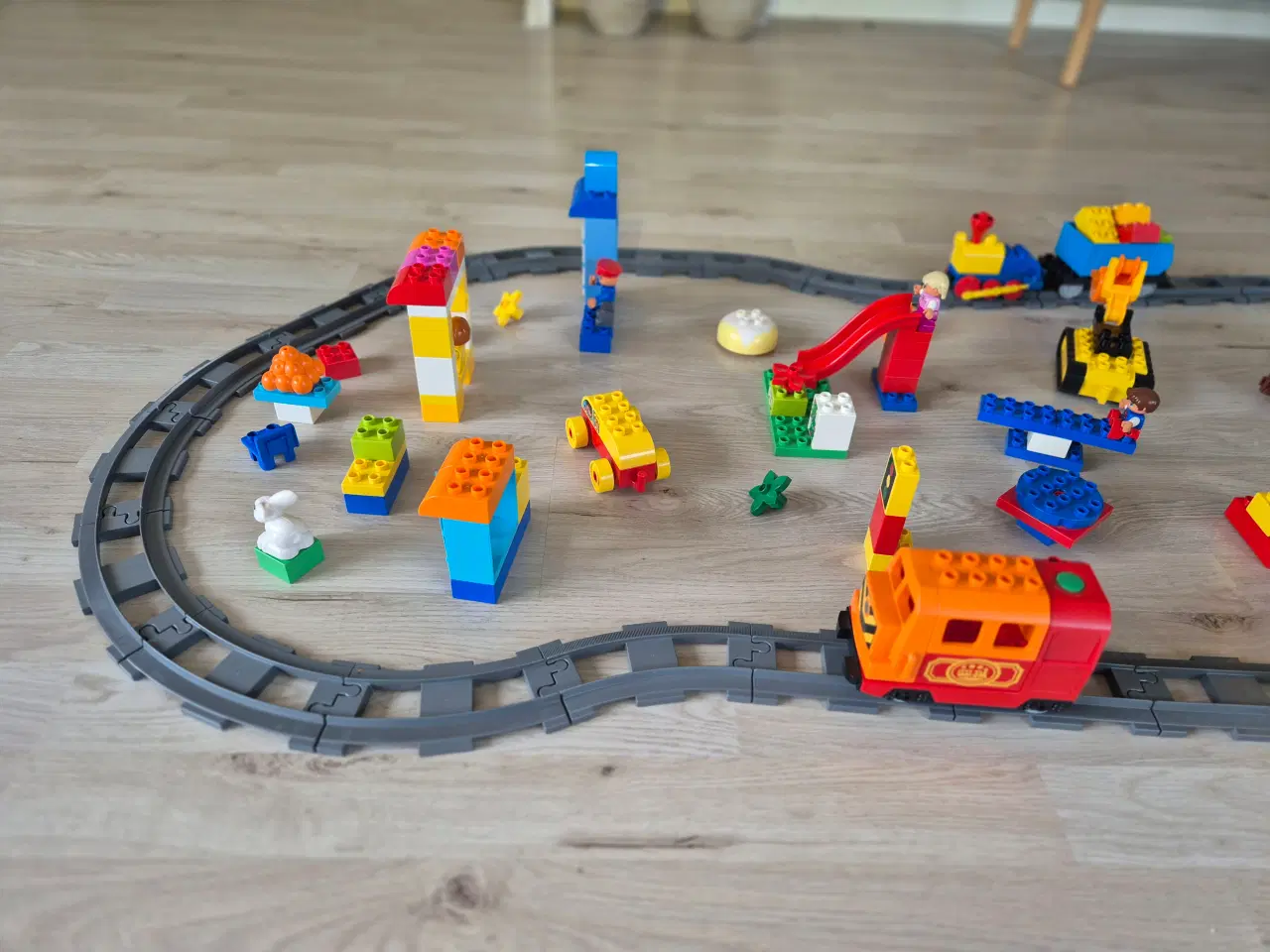 Billede 2 - Duplo Elektrisk Togbane, Kør forbi Dyr, Legeplads 