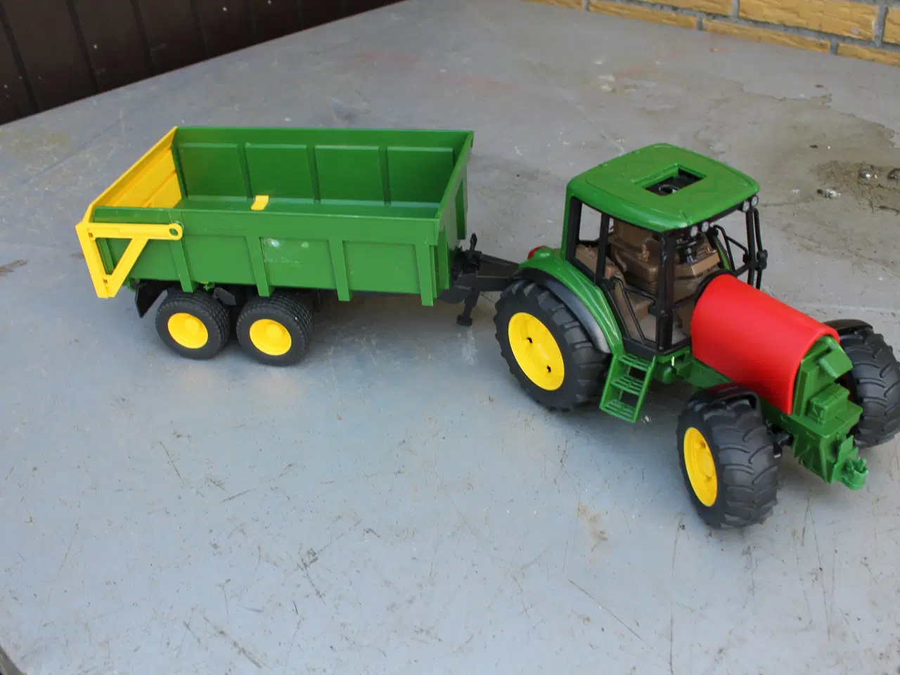 Billede 1 - bruder traktor + vogn med tiplad