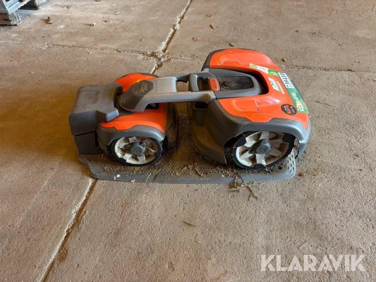 Billede 6 - Robot plæneklipper Husqvarna 550 knækstyret med ladestation