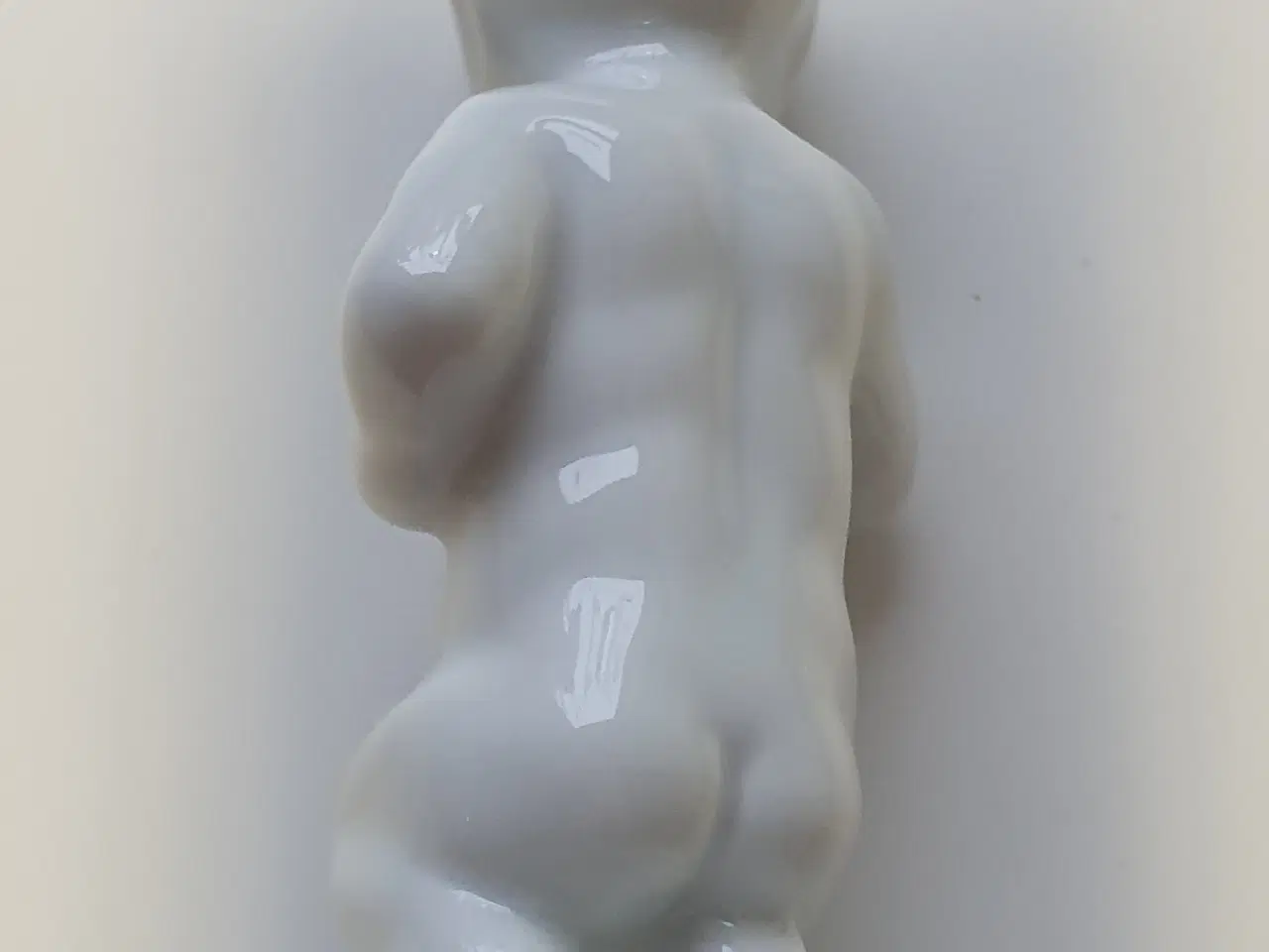 Billede 2 - Porcelænsfigur - barn på knæ