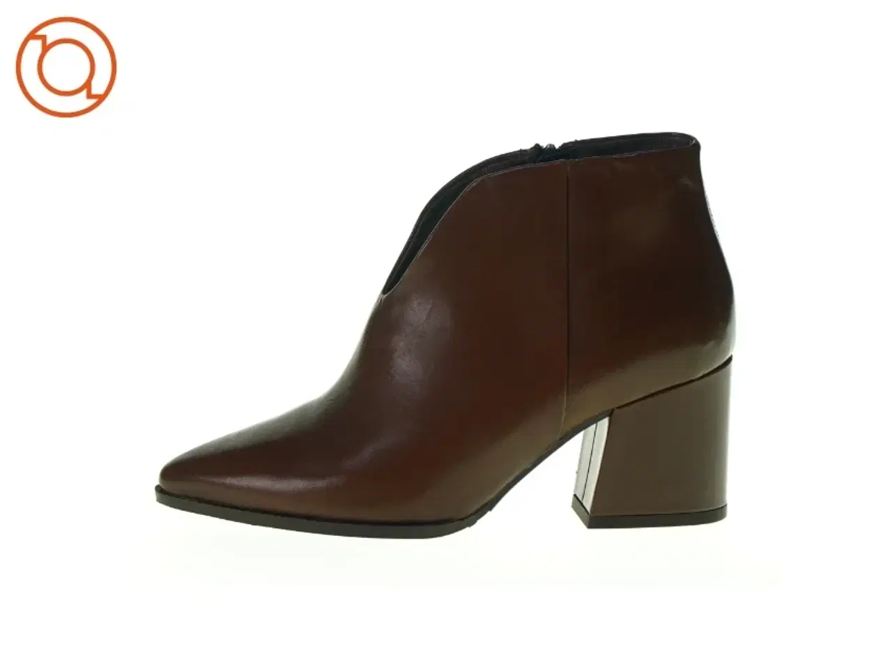 Billede 1 - Høje hæle i brunt læder fra RE: desined (str. 36)