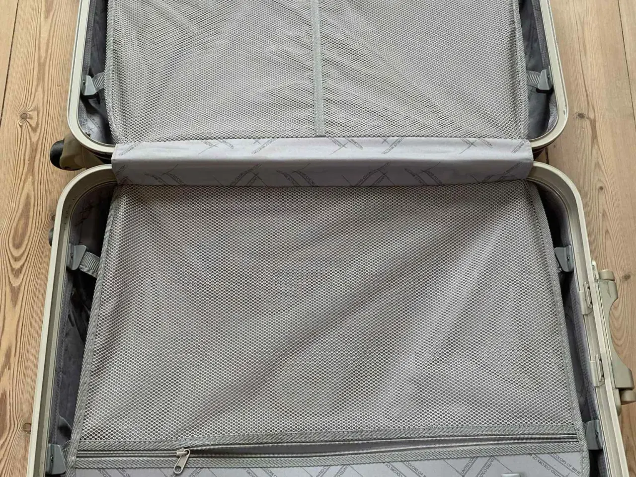 Billede 5 - Hardcase Kuffert fra Benetton