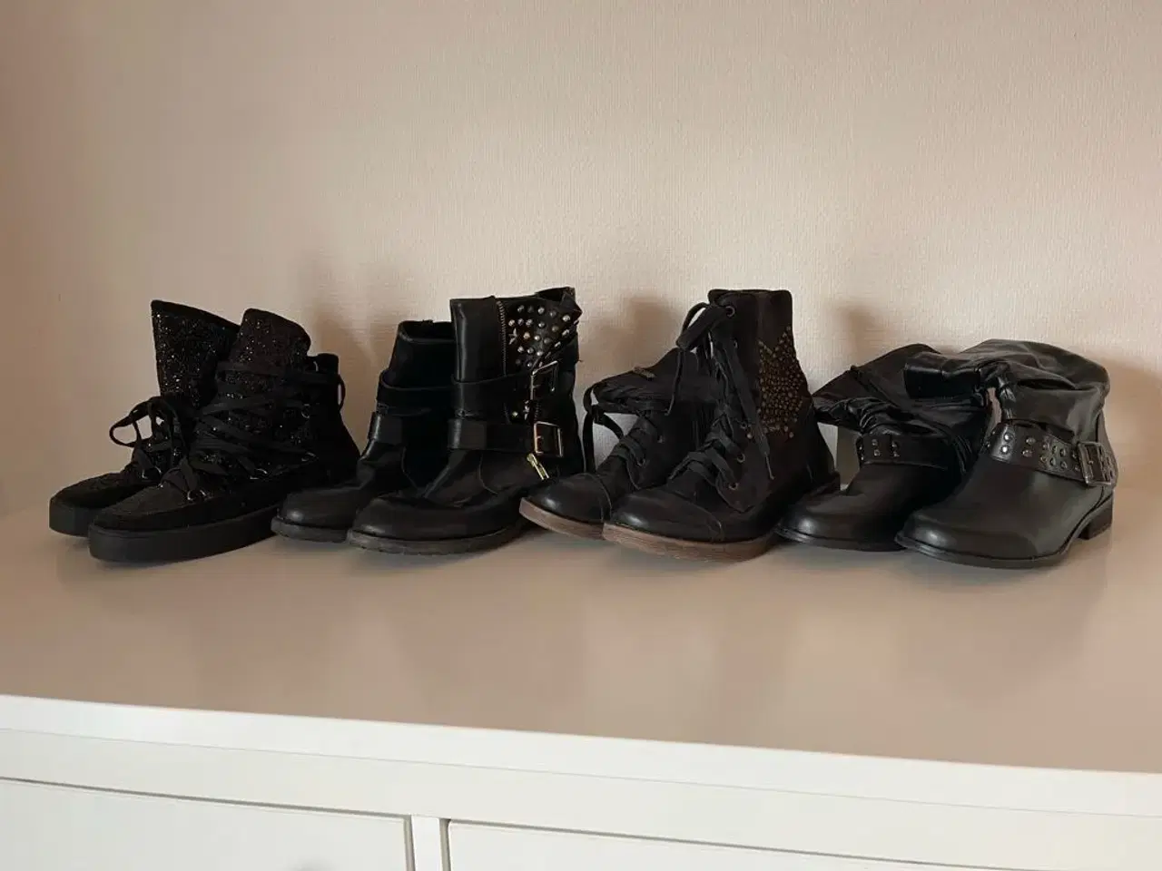 Billede 1 - Fire forskellige sorte gode støvler