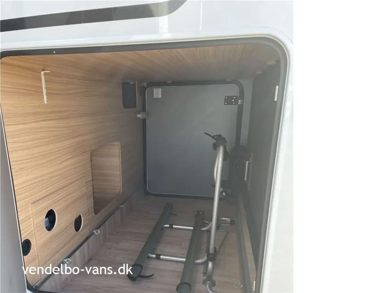 Billede 16 - 2020 - Dethleffs Trend Edition T 7057 EB   Trend Edition den elegante model med stål look på skabene