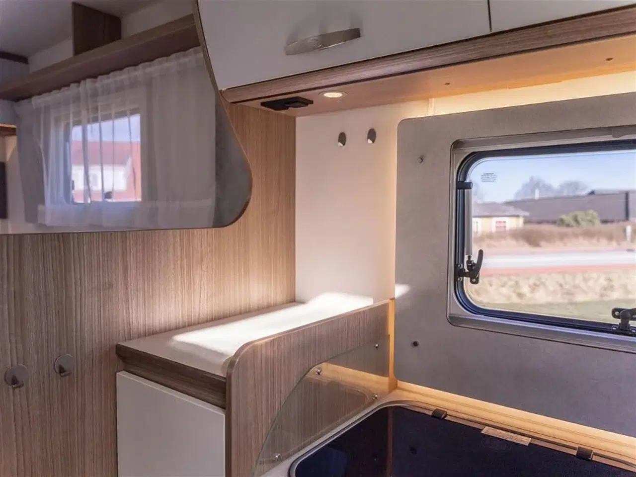 Billede 24 - 2021 - Carado I 338 Aut.   Topudstyret Helintegreret Carado med automatgear