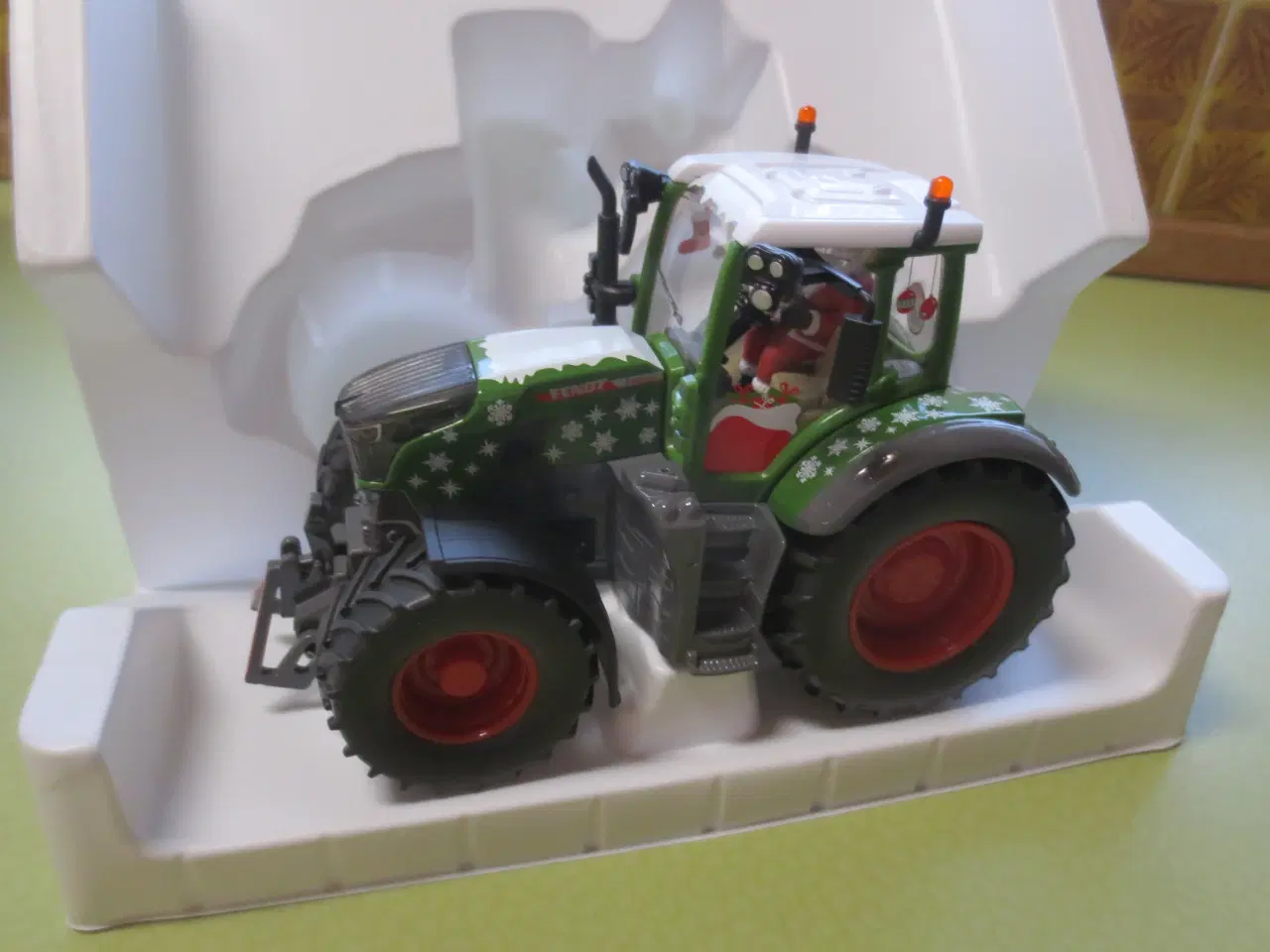 Billede 2 - 1 stk Ny Fendt 728 Vario Julemodel 