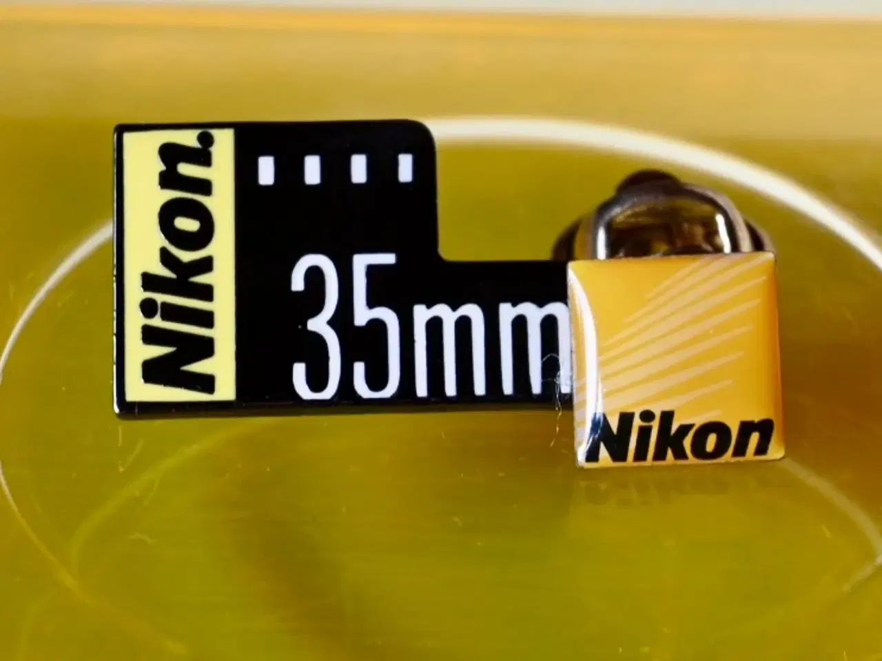 Billede 1 - Nikon Logo Jakkenål / Pins