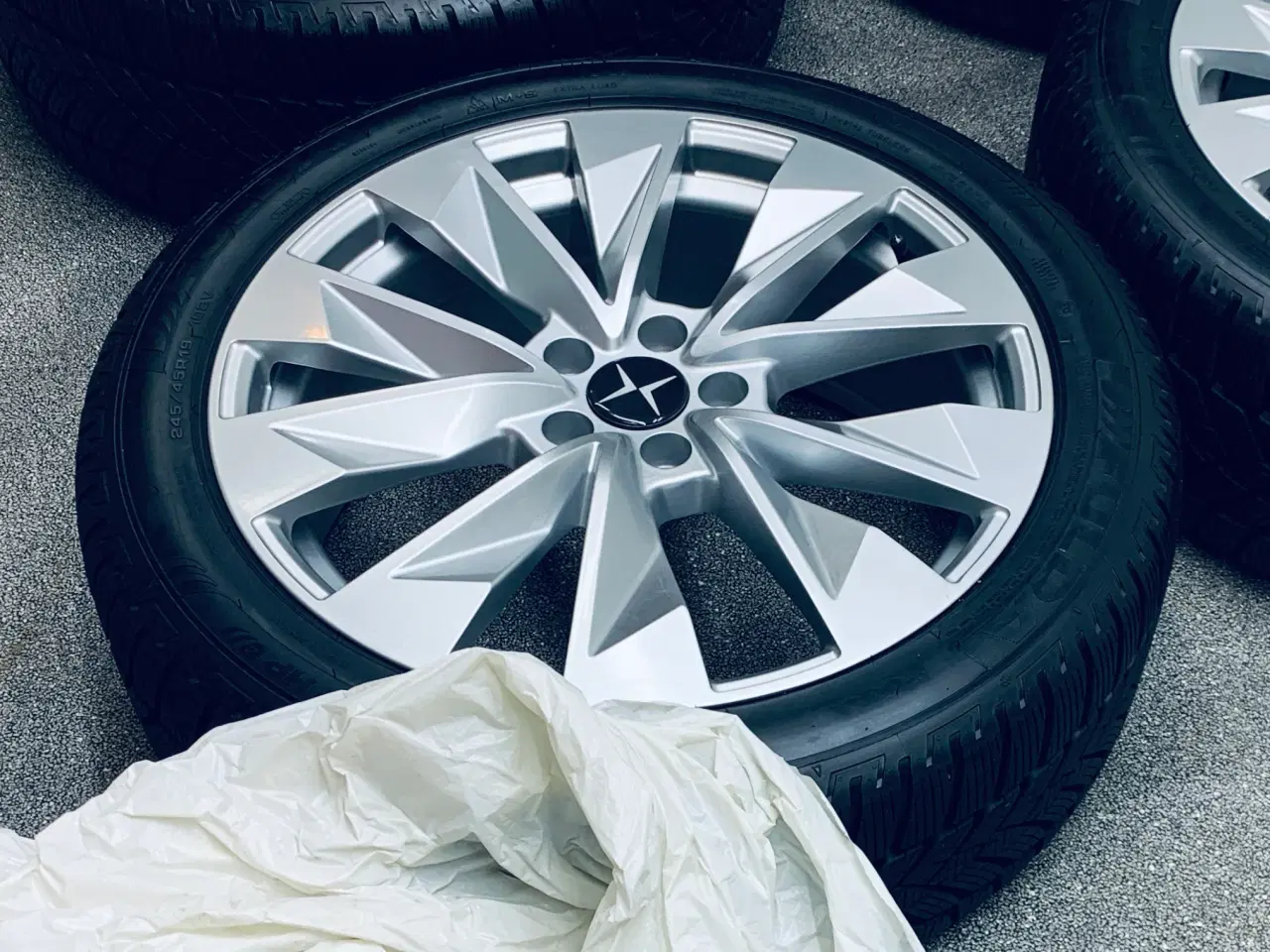 Billede 1 - 19", Polestar 2 alufælge med vinterdæk