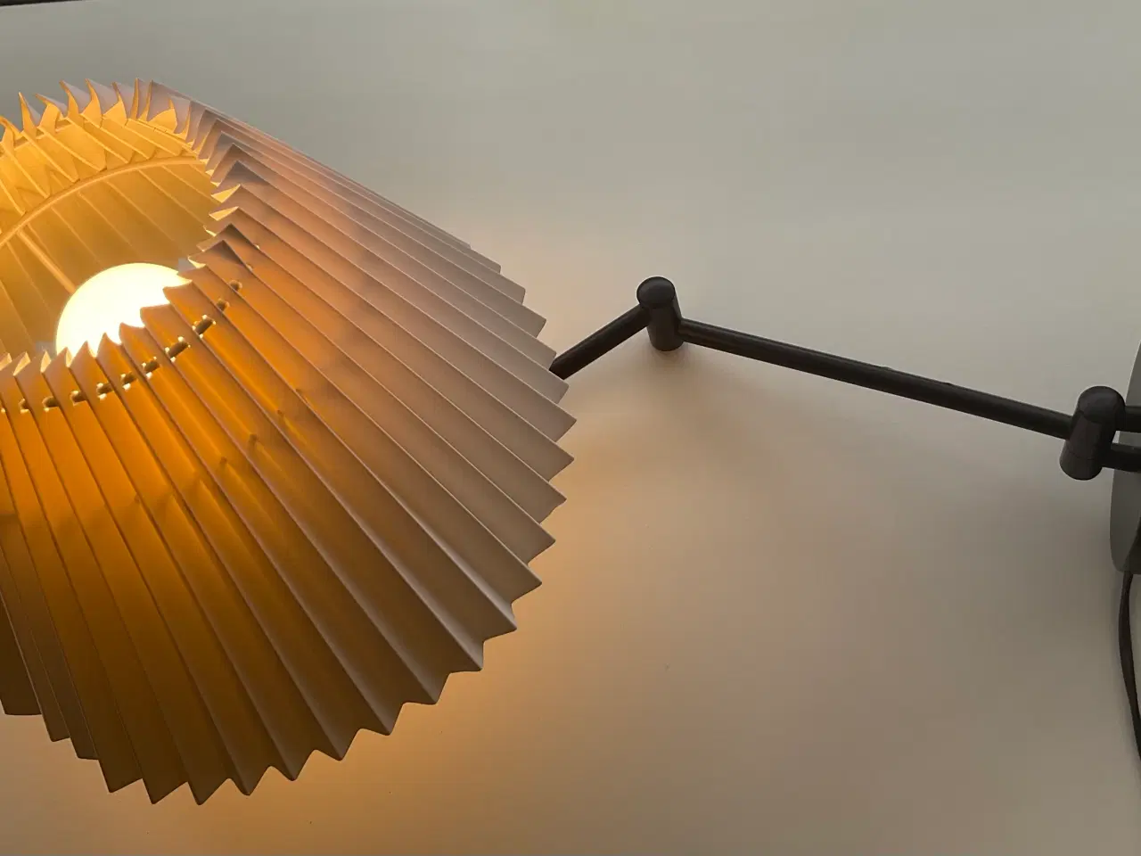 Billede 2 - Nordlux væglampe med plisseret hvid skærm