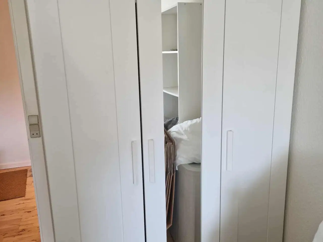 Billede 1 - BRIMNES Gaderobeskab fra Ikea