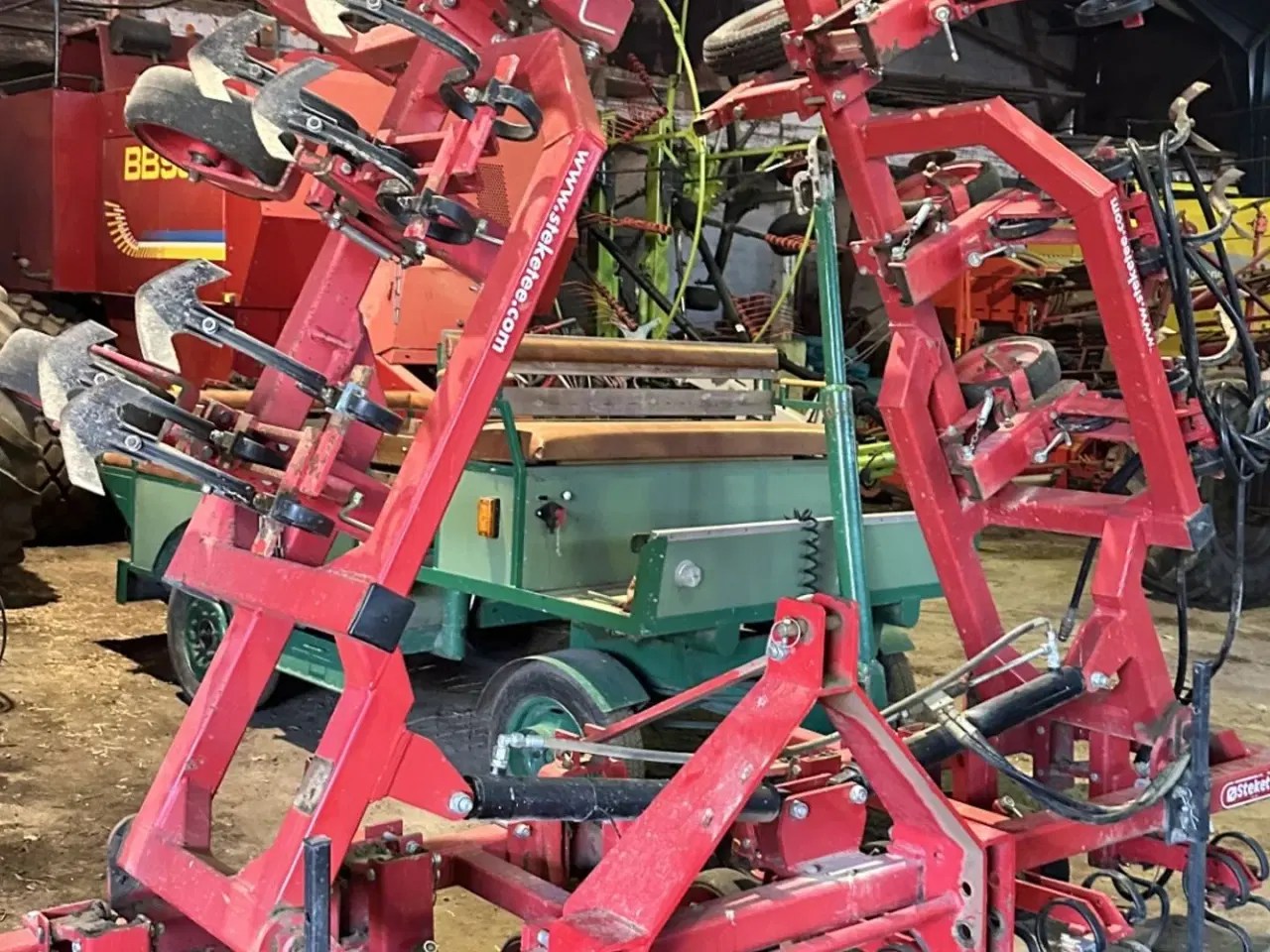 Billede 2 - Steketee 12 rækket. Der medføger plader til små afgrøder.