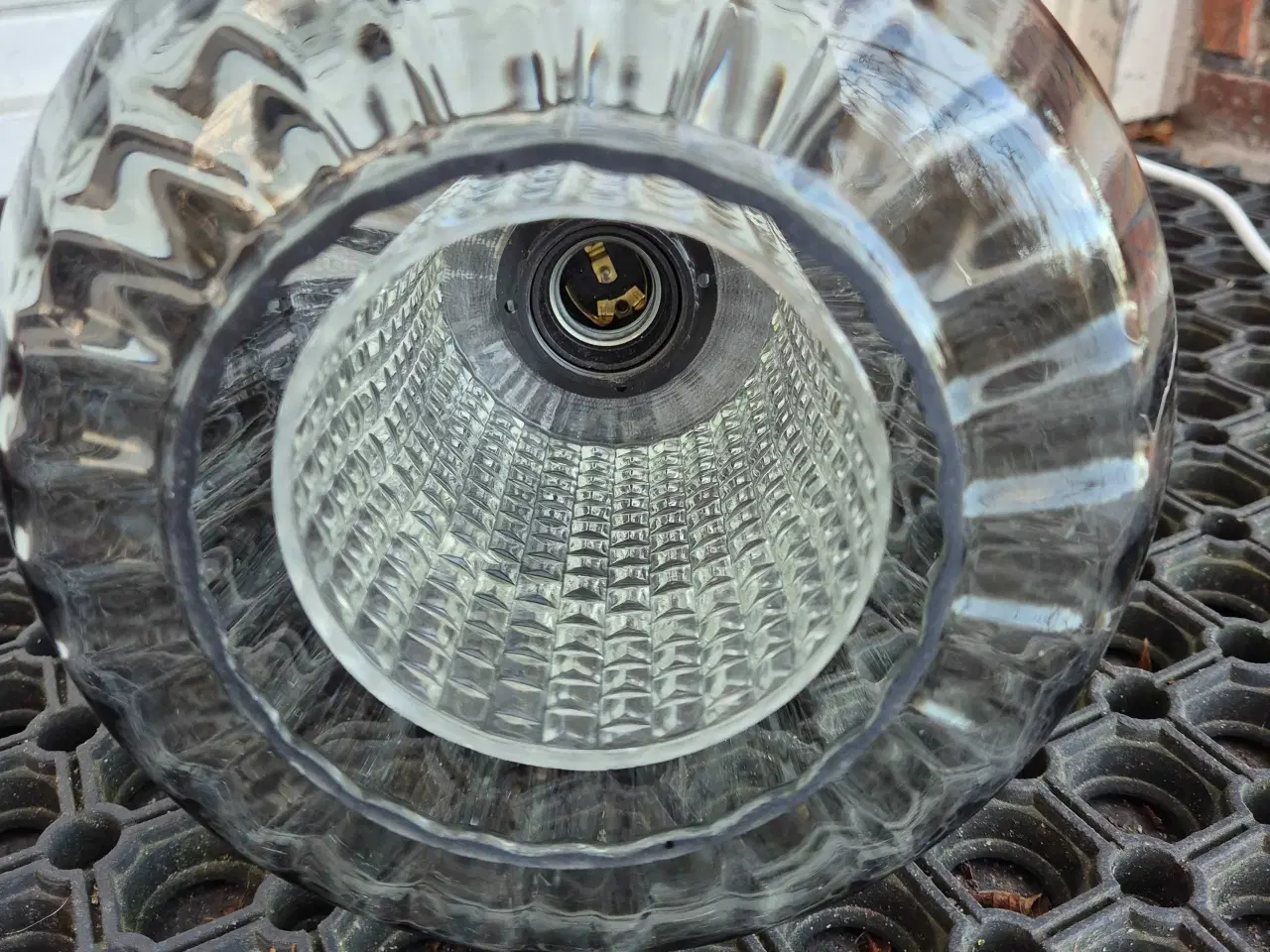 Billede 18 - Smuk svensk retrolampe i røgfarvet glas 