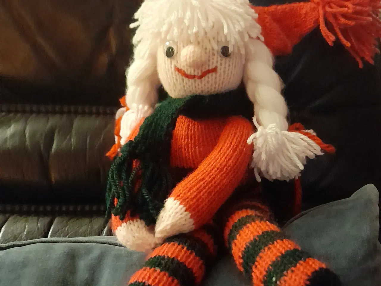 Billede 3 - Sød strikket nissepige.