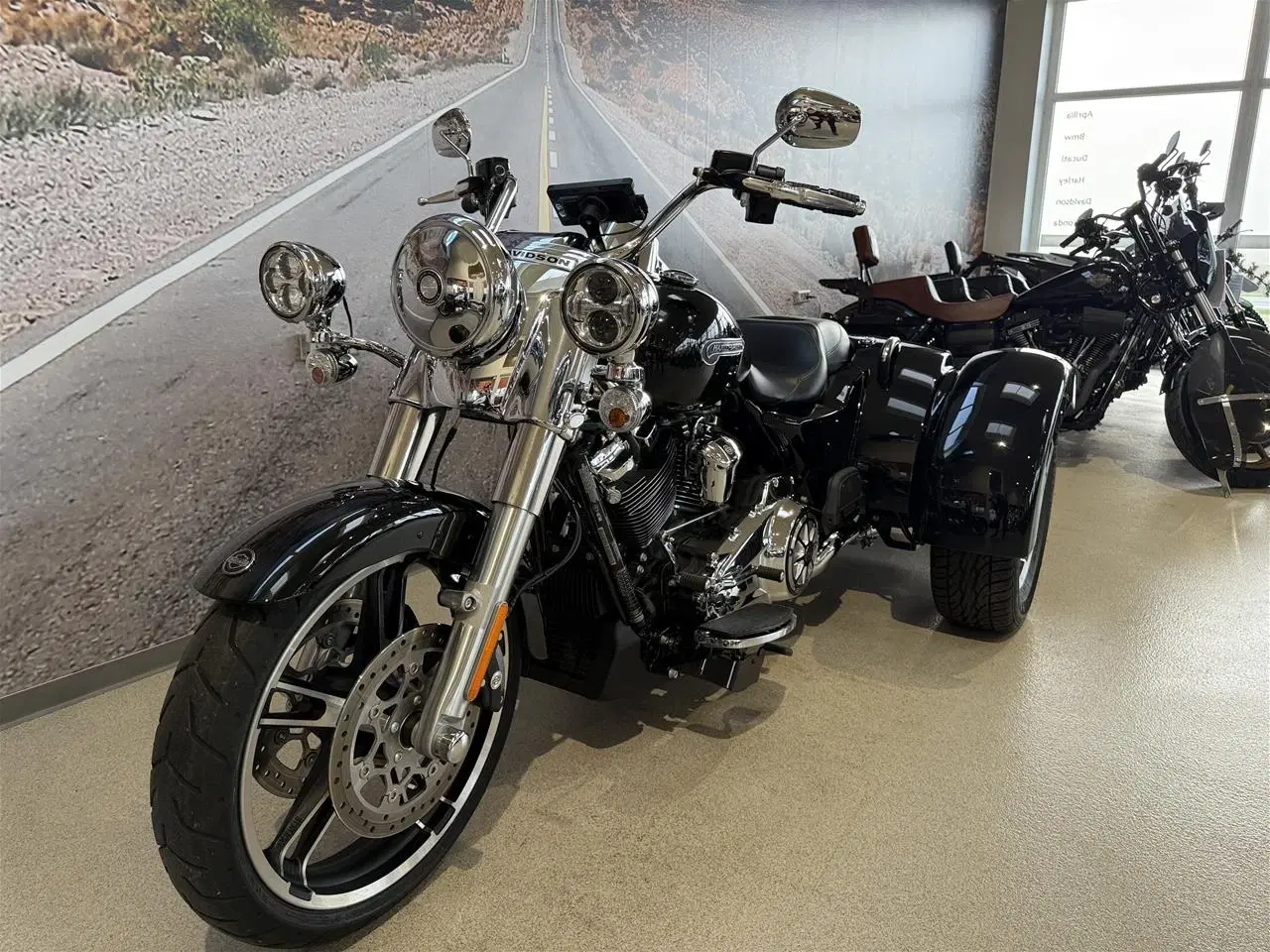 Billede 24 - Harley-Davidson FLRT Freewheeler Trike 114"